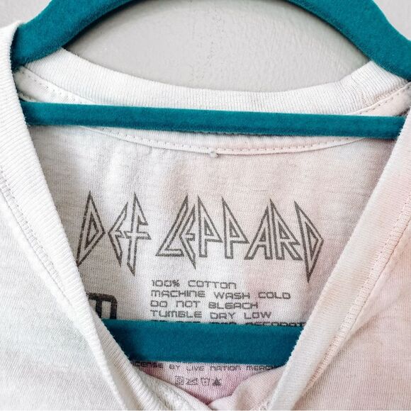 Def Leppard Pink Tie Dye Graphic Short Sleeve Tee Size Medium - Picture 3 of 4